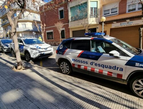 Operatiu policial per identificar persones de cinc immobles ocupats de Calella