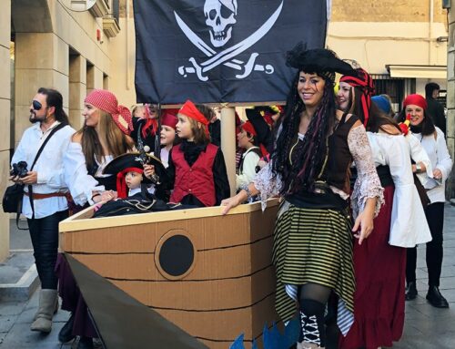 Grans i petits se sumen a la disbauxa del Carnaval