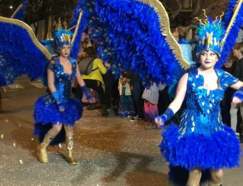Festa, color i tones de confeti a la multitudinària rua de Carnaval de l’Alt Maresme