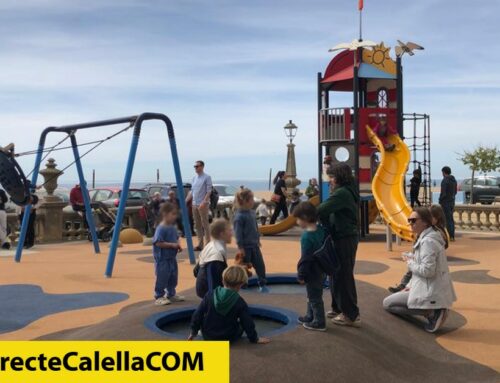 El nou parc infantil del passeig, ple en aquest diumenge festiu