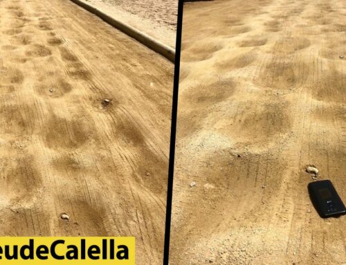 El camí de sorra de la platja torna a estar ple de sots