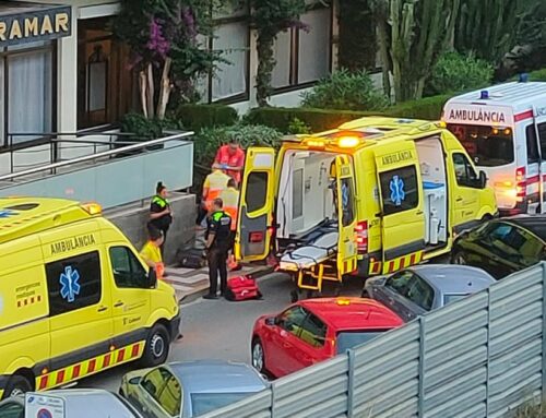 Mor un turista en caure del tercer pis d’un hotel