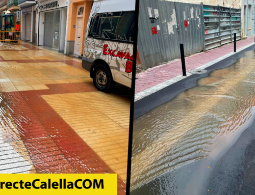 Fuita d’aigua al carrer Església per les obres de Can Saula