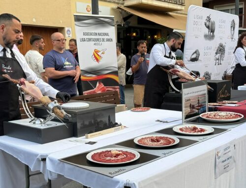 Els millors talladors de pernil competeixen al primer Concurs Nacional celebrat a Calella