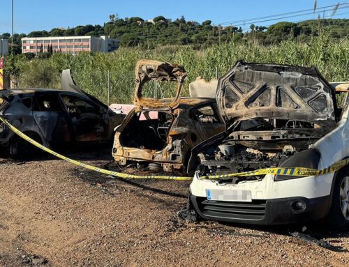 Tres cotxes cremen de matinada al pàrquing de la Riera Capaspre