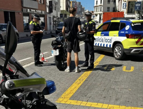 Un policia local de Calella s’endú 500 euros en multes de trànsit