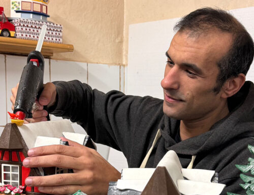 El pessebre de Playmobil de Jordi Comas torna a l’Ajuntament amb un diorama que “surt d’un llibre obert”