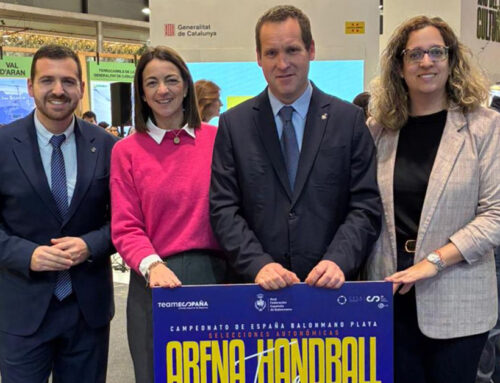 El govern municipal acorda a Fitur que Calella aculli el Campionat d’Espanya d’Handbol Platja 2026