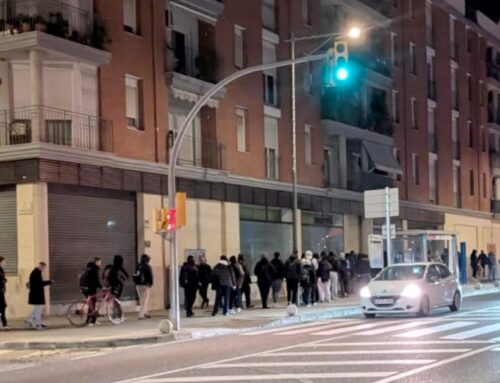 “Els patidors del bus”: el grup de WhatsApp dels usuaris de la línia a Barcelona per compartir informació