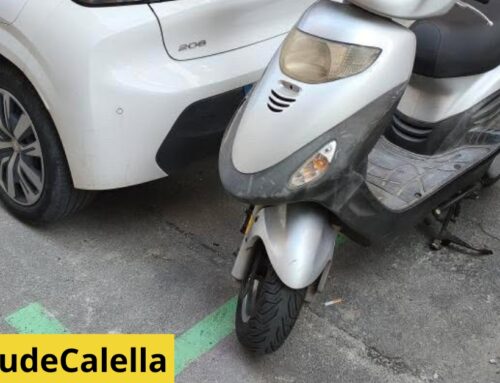 Indignació per les motos aparcades a les places de zona verda per a cotxes