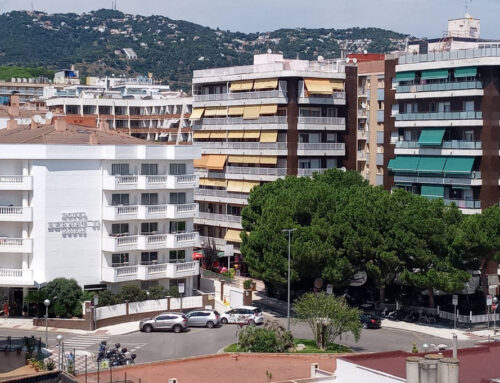 Viure a Calella, cada cop més difícil: l’habitatge pressiona famílies i intensifica el debat polític