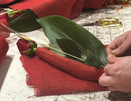 Les floristeries de Calella reivindiquen la rosa treballada a mà