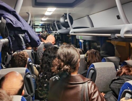 L’alta demanda i la falta de manteniment a la línia 618: seients destrossats