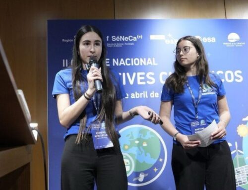 Dues estudiants del Bisbe Sivilla presenten un estudi sobre el retrocés de les platges de Calella a la Cumbre de Detectives Climáticos