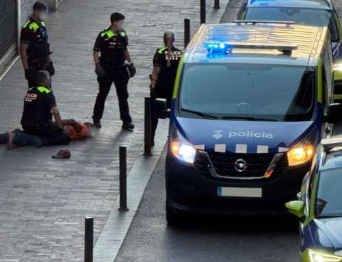 Tres policies locals ferits lleus i una persona detinguda després d’intentar entrar en un habitatge del carrer Bruguera
