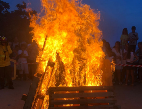 La Flama del Canigó arriba a Calella en una revetlla de Sant Joan marcada pel risc d’incendi