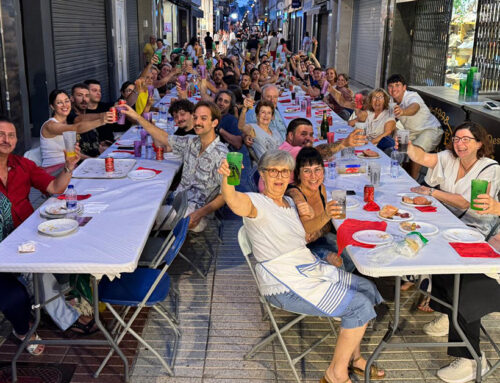 Els sopars al carrer, en imatges: la nit més multitudinària de la Festa Major petita