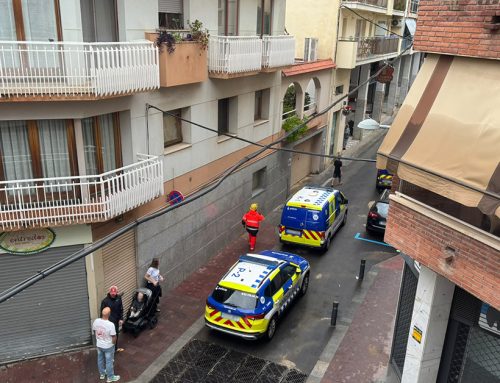 Una dona resulta ferida lleu en caure-li al damunt el sostre de la terrassa a causa de les pluges
