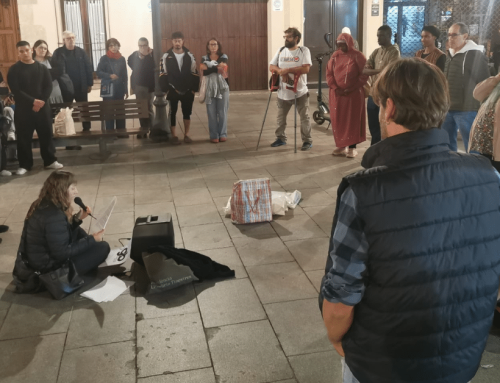 Entitats socials fan una crida a presentar-se al Ple municipal i reclamar un habitatge per dues famílies vulnerables de Calella